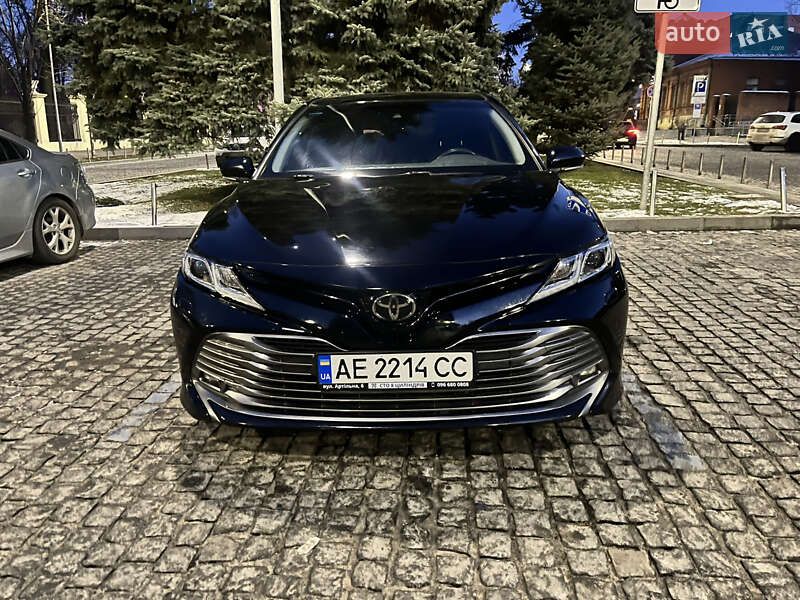 Седан Toyota Camry 2017 в Днепре