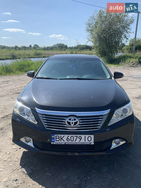 Седан Toyota Camry 2012 в Здолбунове