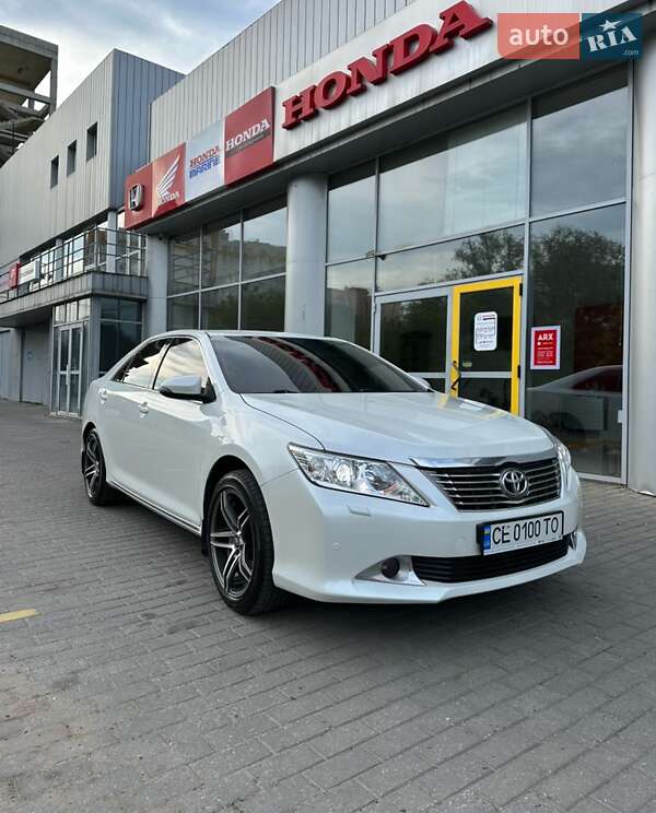 Седан Toyota Camry 2013 в Черновцах