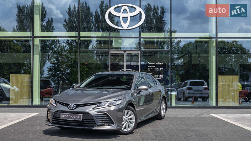 Седан Toyota Camry 2022 в Днепре