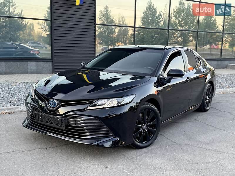 Седан Toyota Camry 2019 в Днепре