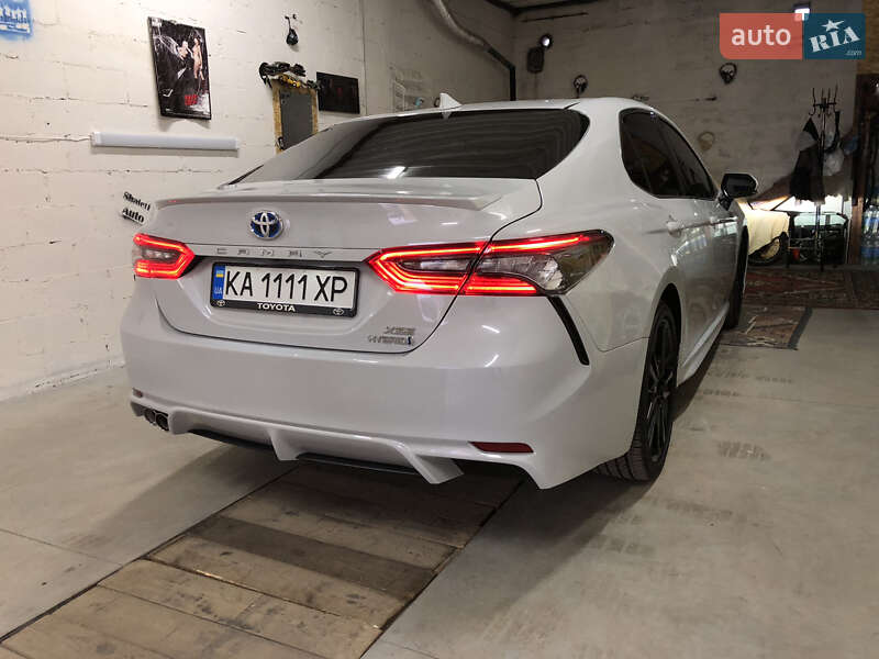 Седан Toyota Camry 2024 в Буче