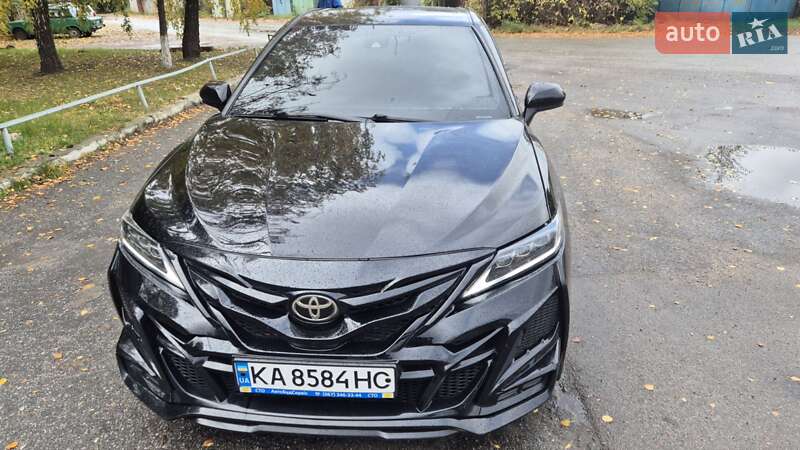Седан Toyota Camry 2020 в Киеве
