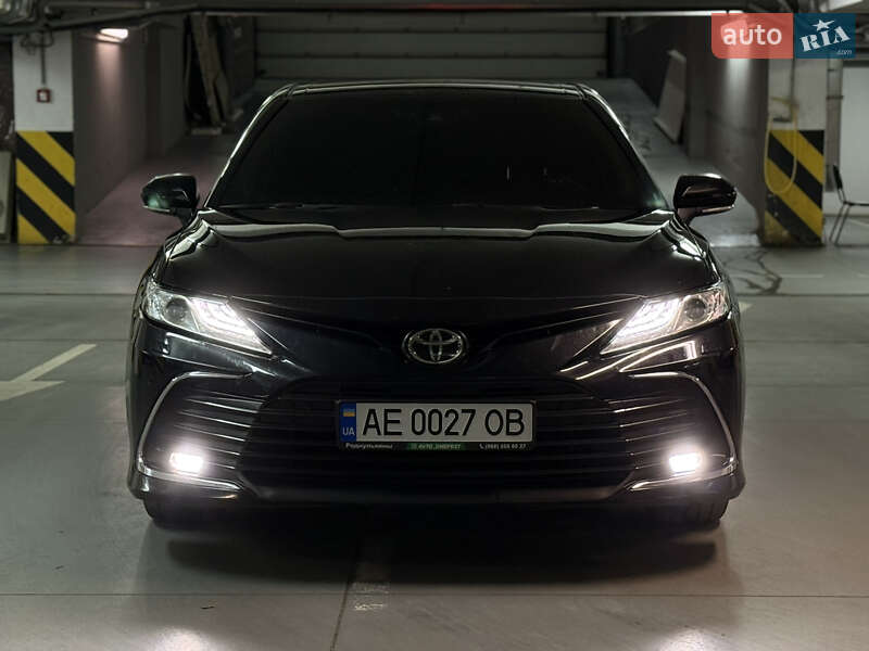 Седан Toyota Camry 2021 в Днепре