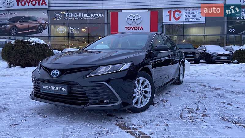 Седан Toyota Camry 2021 в Хмельницком