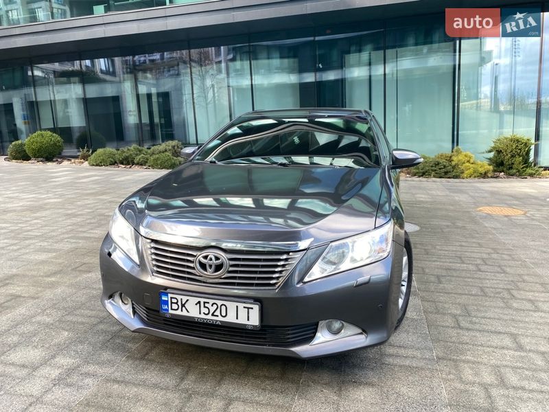 Седан Toyota Camry 2012 в Киеве