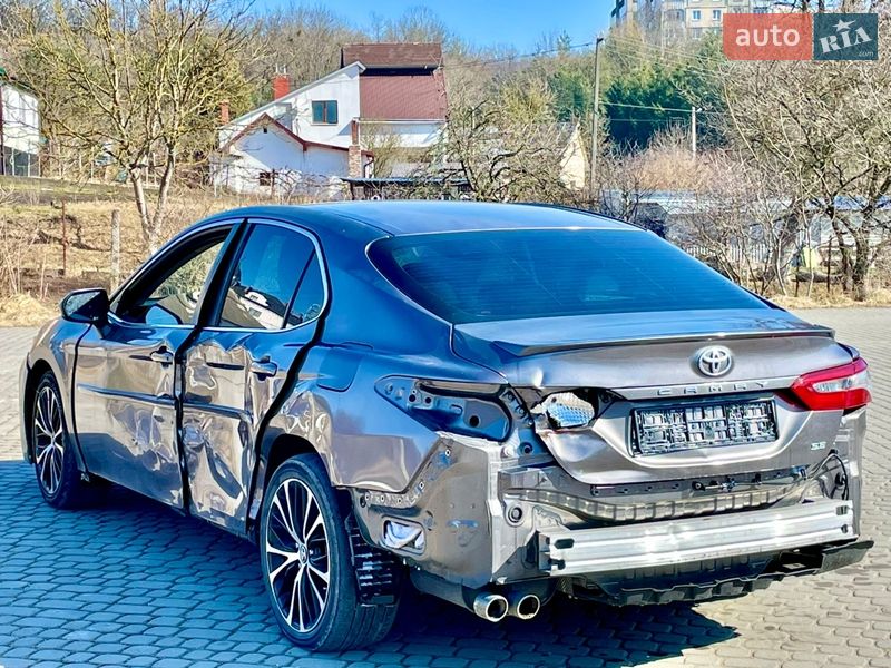 Седан Toyota Camry 2018 в Львові