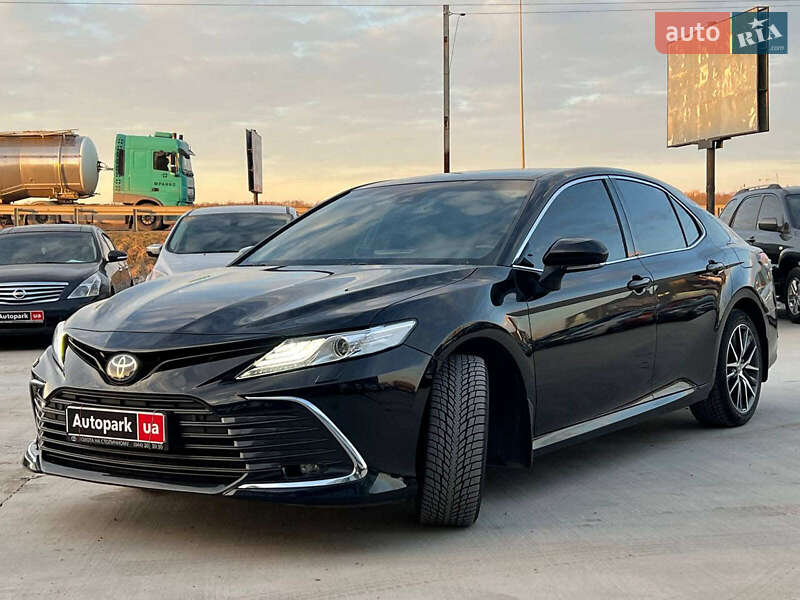 Седан Toyota Camry 2021 в Львове