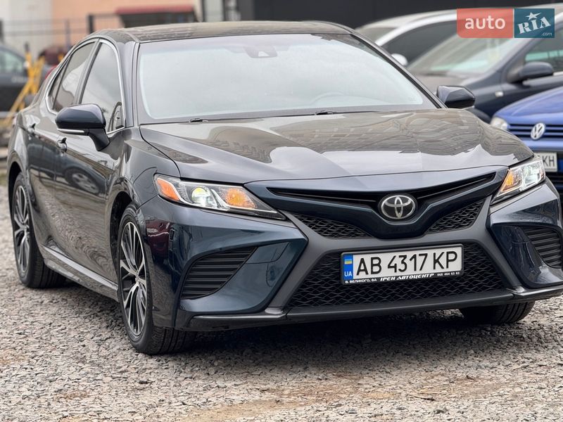 Седан Toyota Camry 2018 в Виннице
