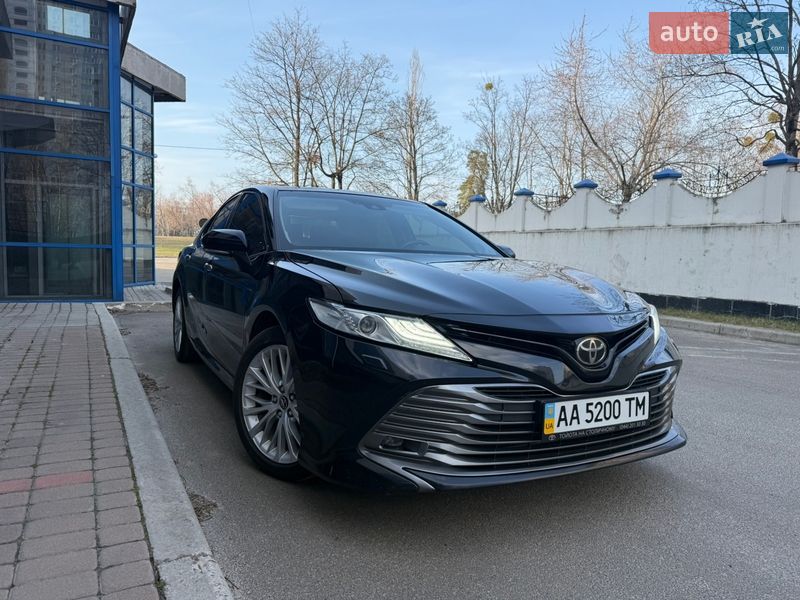 Седан Toyota Camry 2017 в Киеве