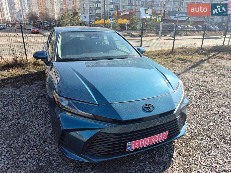 Седан Toyota Camry 2025 в Киеве
