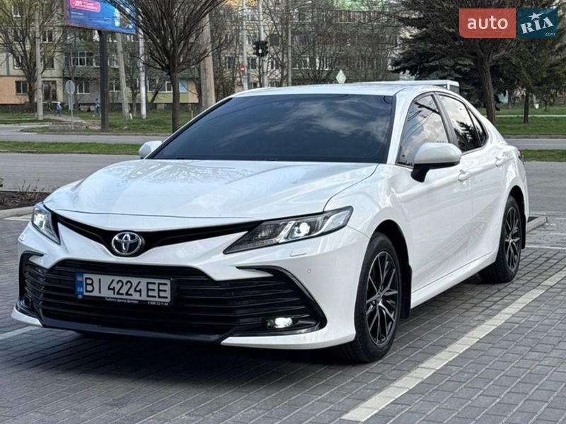 Седан Toyota Camry 2023 в Полтаві Седан Toyota Camry 2023 в Полтаві