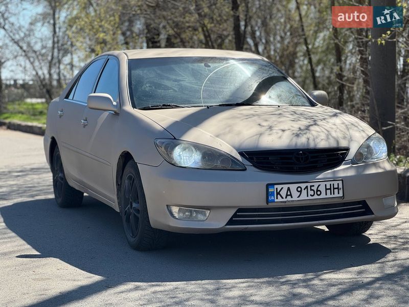 Седан Toyota Camry 2005 в Днепре