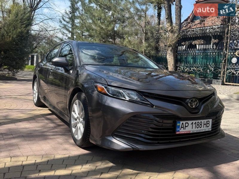 Седан Toyota Camry 2018 в Запорожье