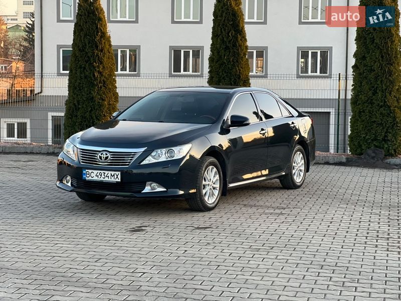 Седан Toyota Camry 2013 в Виннице