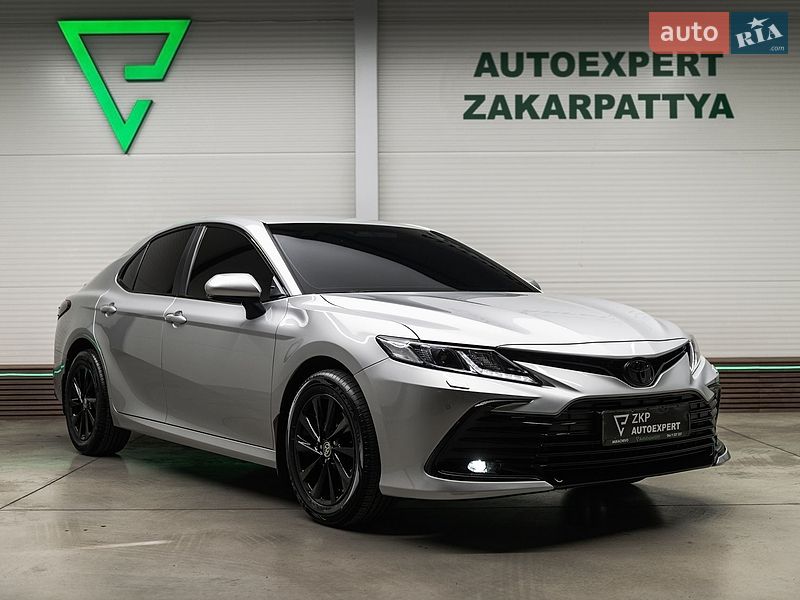 Седан Toyota Camry 2021 в Мукачевому