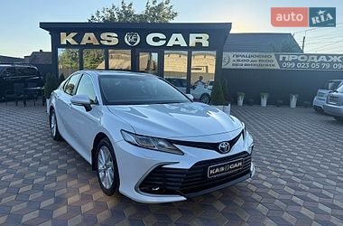 Седан Toyota Camry 2023 в Знаменке