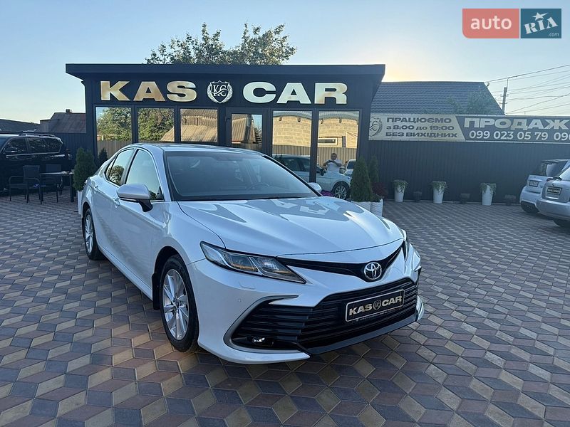 Седан Toyota Camry 2023 в Знаменке