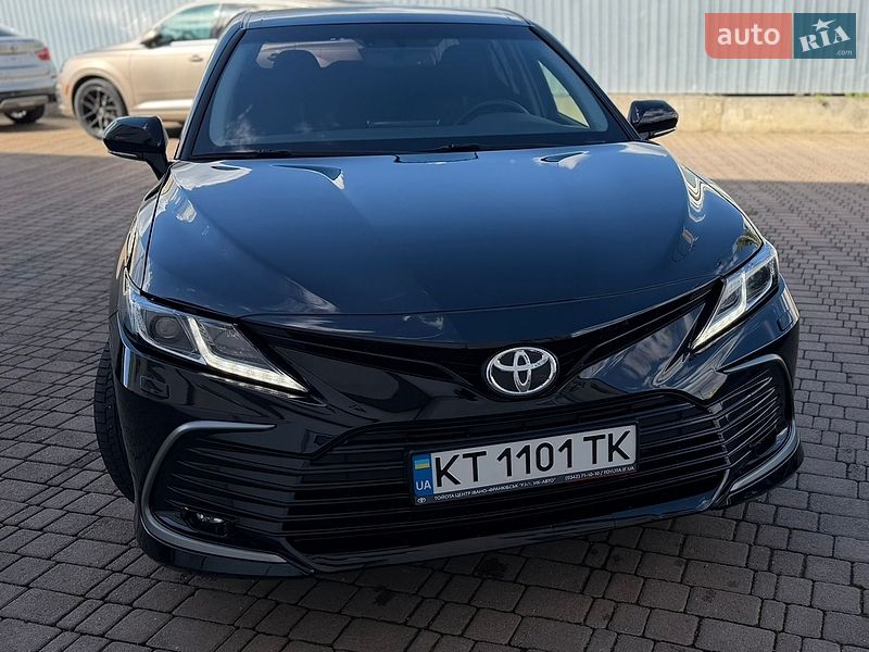 Седан Toyota Camry 2022 в Ивано-Франковске Седан Toyota Camry 2022 в Ивано-Франковске