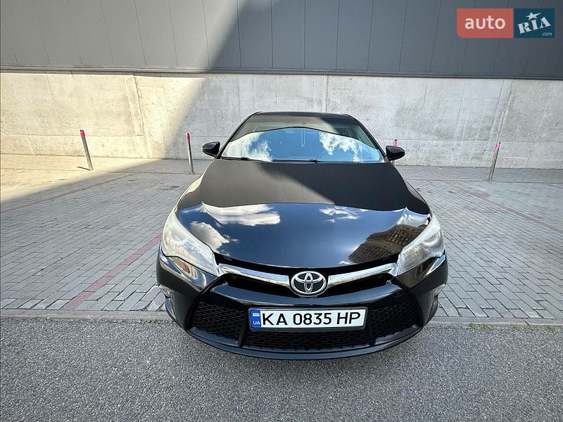Седан Toyota Camry 2017 в Киеве