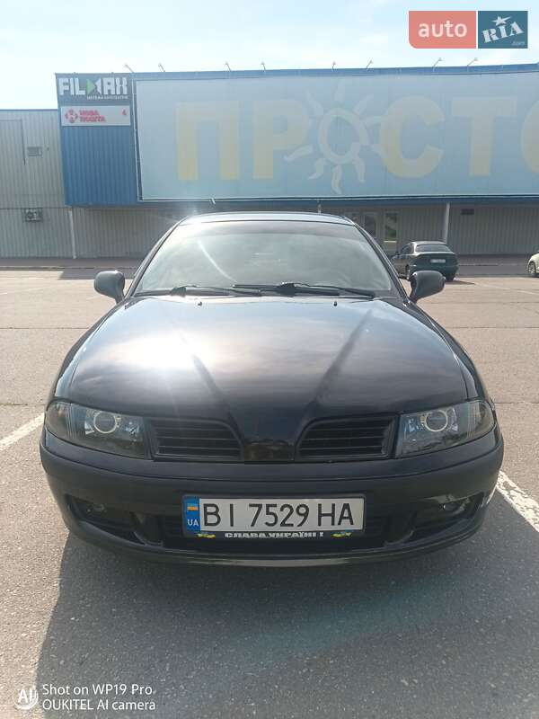 Седан Mitsubishi Carisma 2003 в Кременчуге Седан Mitsubishi Carisma 2003 в Кременчуге