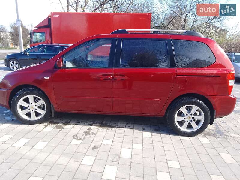 Минивэн Kia Carnival 2006 в Бучаче