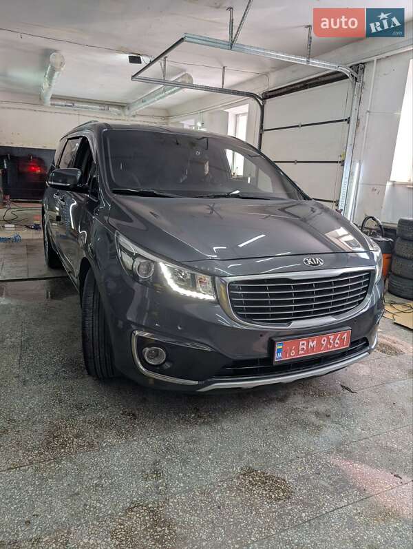 Минивэн Kia Carnival 2016 в Тернополе Минивэн Kia Carnival 2016 в Тернополе