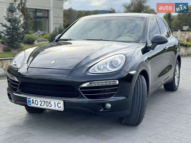 Позашляховик / Кросовер Porsche Cayenne 2011 в Хусті