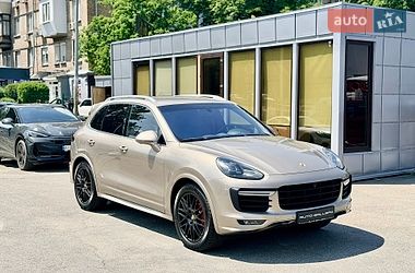 Внедорожник / Кроссовер Porsche Cayenne 2015 в Киеве