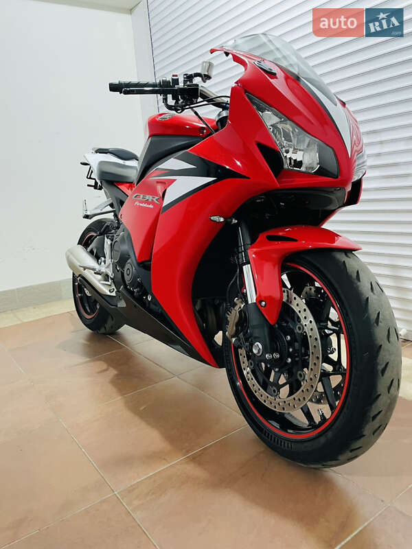 Спортбайк Honda CBR 1000RR 2012 в Киеве Спортбайк Honda CBR 1000RR 2012 в Киеве