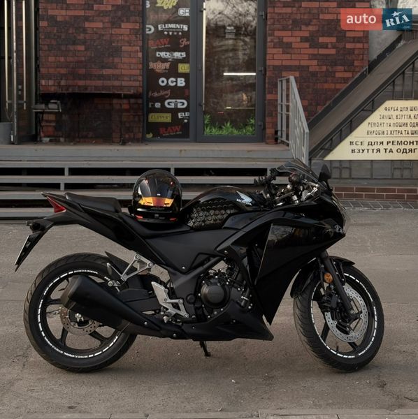 Спортбайк Honda CBR 250R 2012 в Киеве