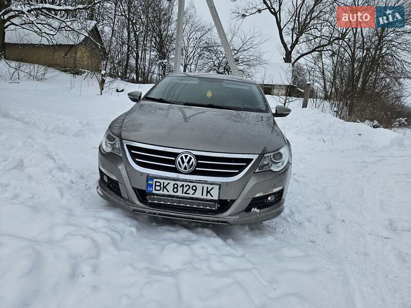 Купе Volkswagen CC / Passat CC 2011 в Бродах