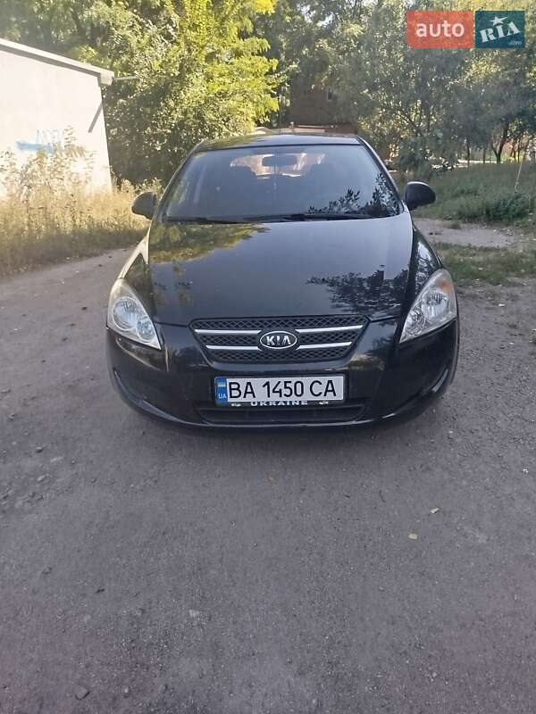 Хэтчбек Kia Ceed 2009 в Кропивницком