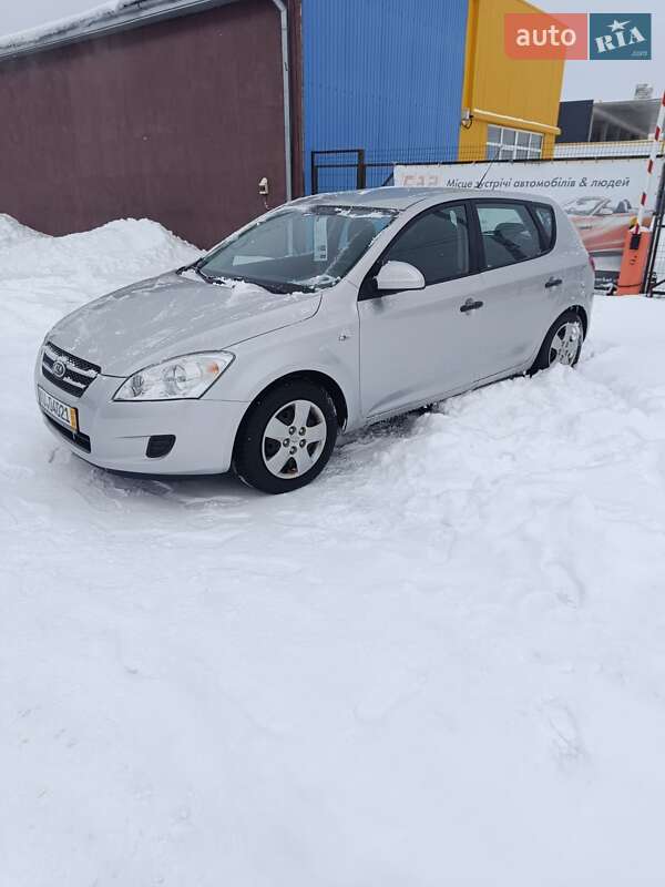 Хетчбек Kia Ceed 2008 в Коростишеві Хетчбек Kia Ceed 2008 в Коростишеві