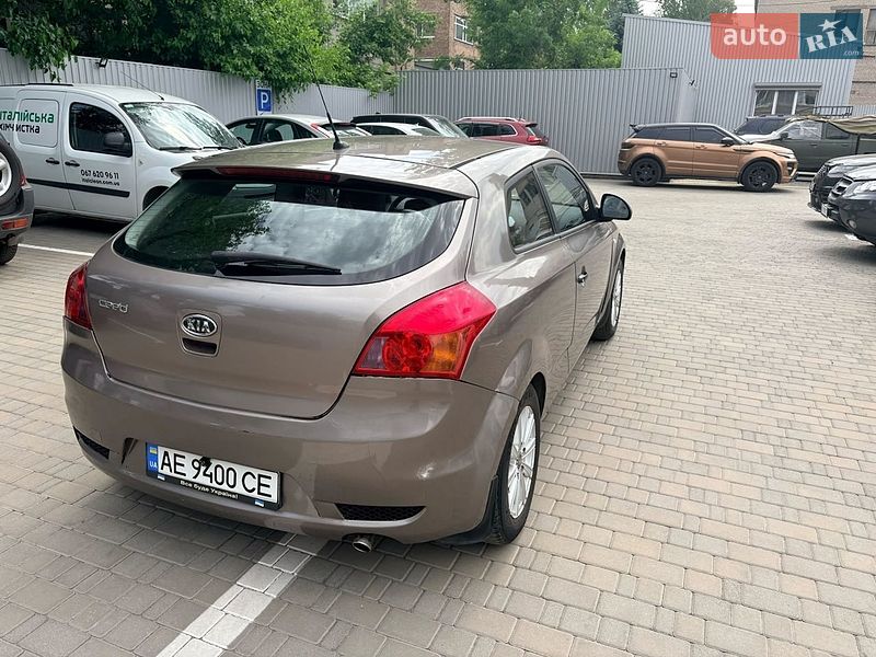 Хэтчбек Kia Ceed 2008 в Днепре