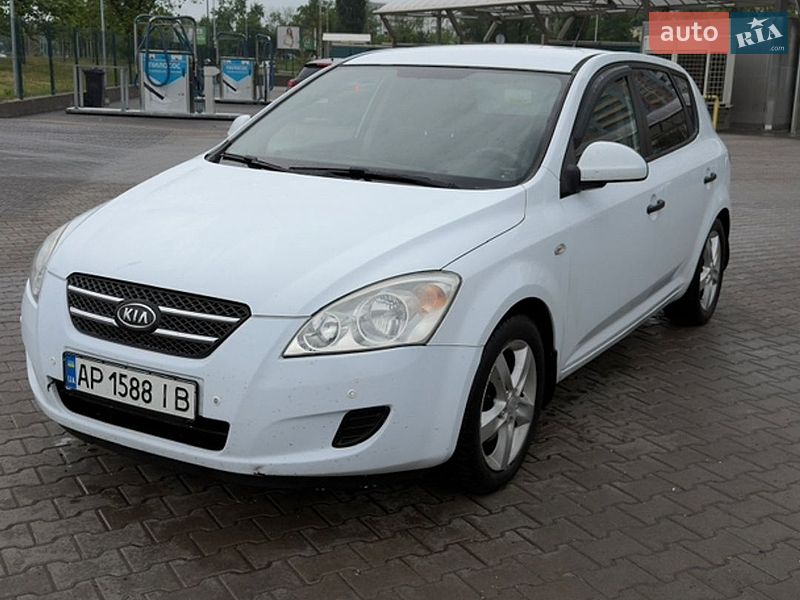 Хэтчбек Kia Ceed 2008 в Киеве