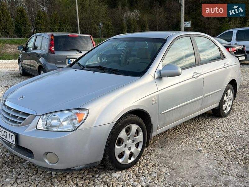 Седан Kia Cerato 2004 в Львове