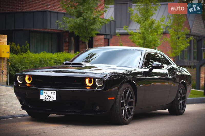 Купе Dodge Challenger 2015 в Львові Купе Dodge Challenger 2015 в Львові