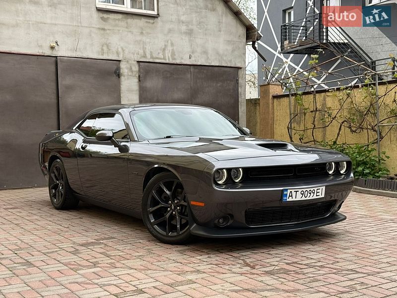 Купе Dodge Challenger 2019 в Калуше