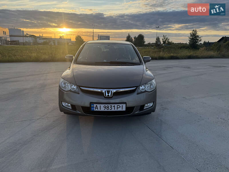 Седан Honda Civic 2006 в Коростене