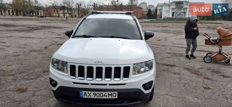 Внедорожник / Кроссовер Jeep Compass 2012 в Чугуеве