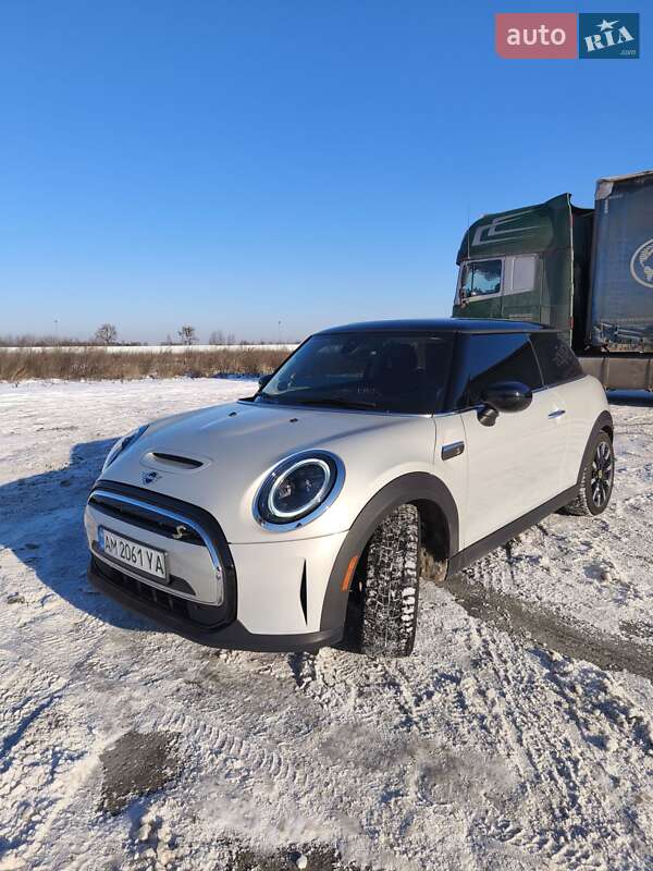 Хэтчбек MINI Cooper 2021 в Коростене