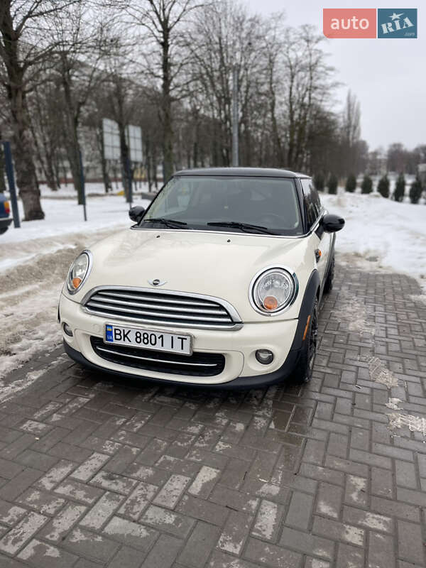 Хэтчбек MINI Cooper 2011 в Ровно