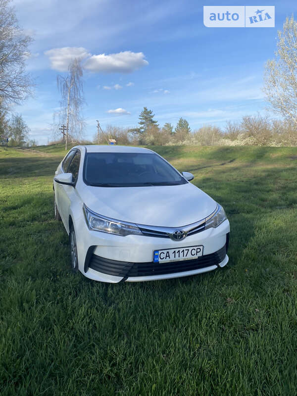 Седан Toyota Corolla 2017 в Черкассах