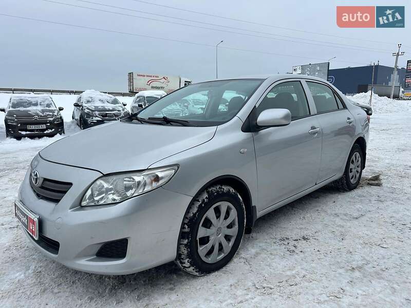 Седан Toyota Corolla 2009 в Львове