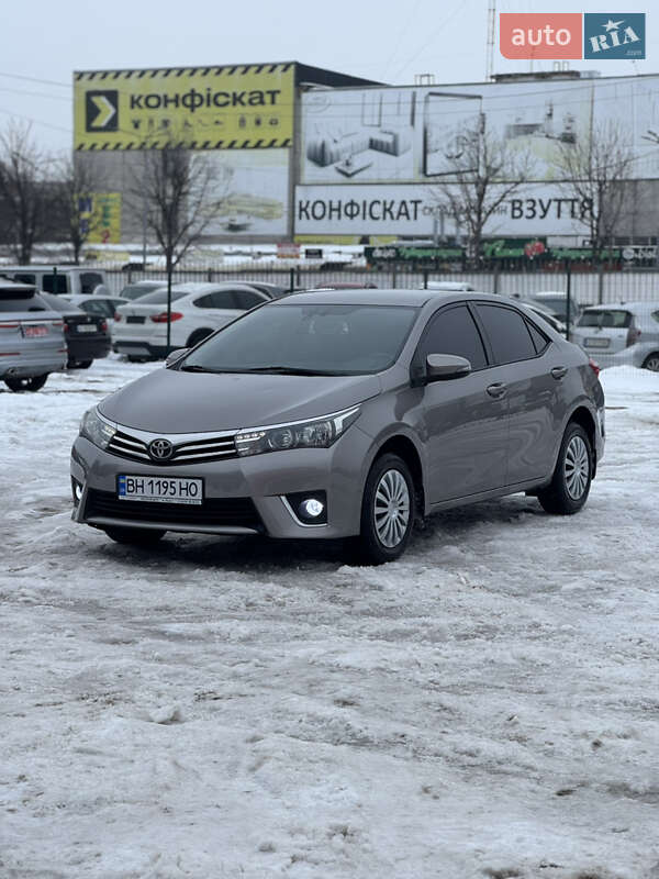 Седан Toyota Corolla 2013 в Киеве