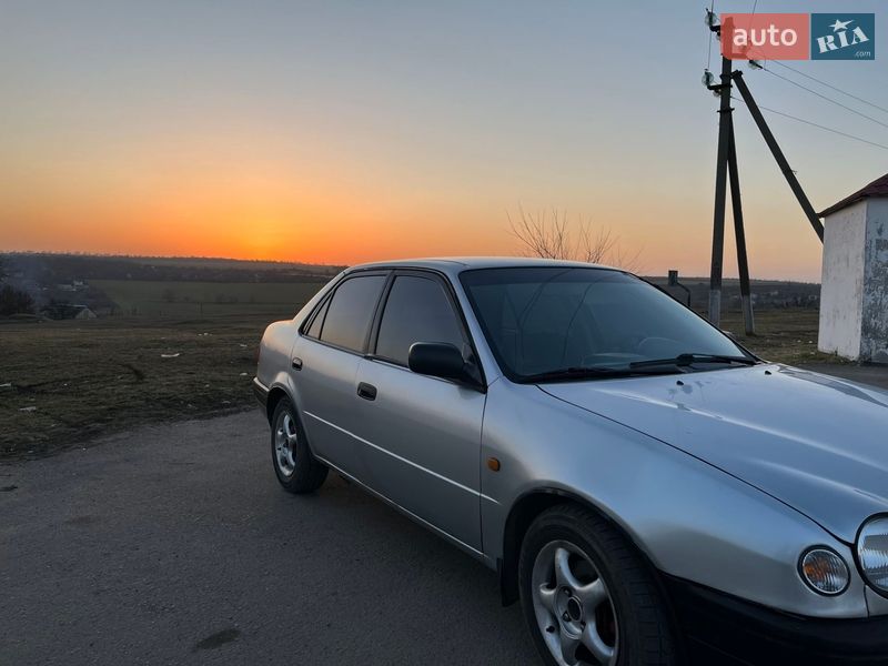 Седан Toyota Corolla 1998 в Первомайске