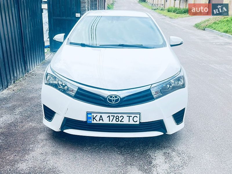 Седан Toyota Corolla 2014 в Киеве