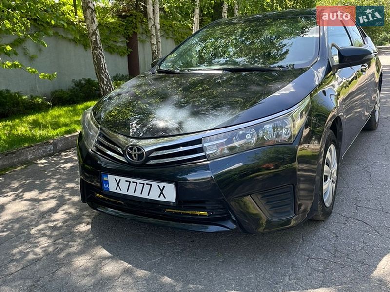 Седан Toyota Corolla 2014 в Днепре