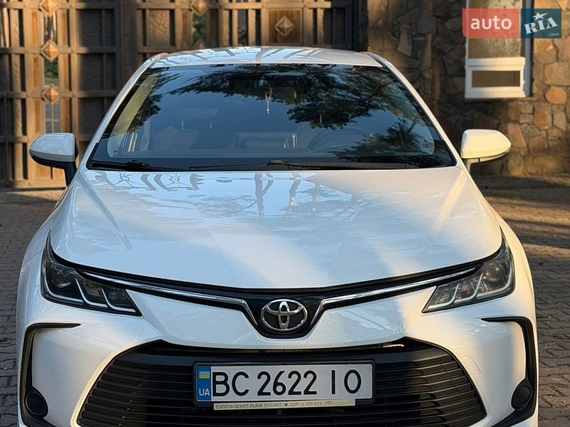 Седан Toyota Corolla 2019 в Львове